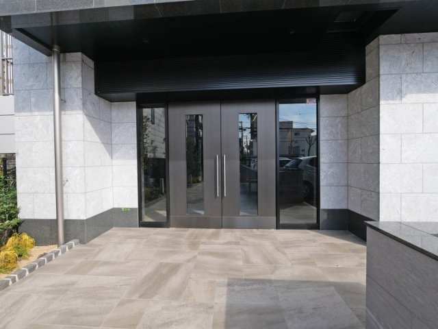 大阪市大正区三軒家東２丁目の賃貸マンションのエントランス