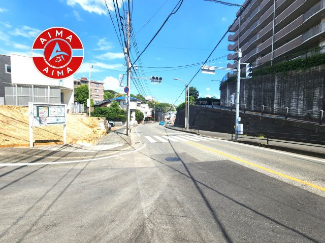 福岡市中央区小笹5丁目第2-2棟（1号棟）の外観|前面道路含む現地の写真です。
