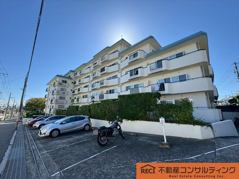 岡本センチュリーマンションの駐車場