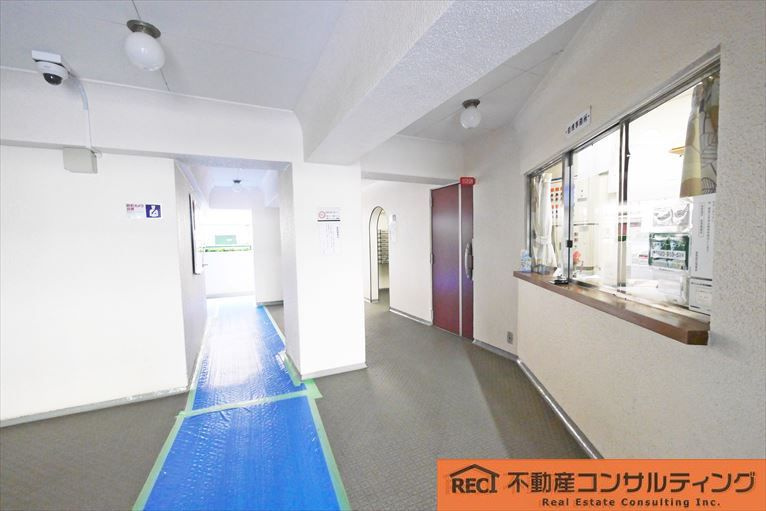 岡本センチュリーマンションの玄関