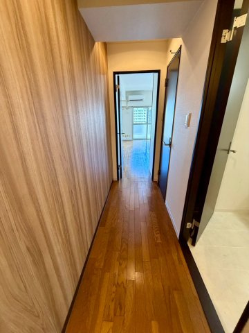 日商岩井菫橋ハイツの玄関|玄関から各お部屋へと続く廊下です。