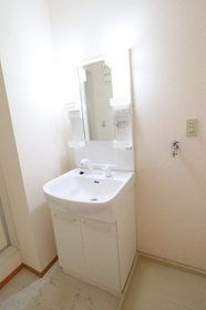 千葉市花見川区宮野木台２丁目のアパートの独立洗面台