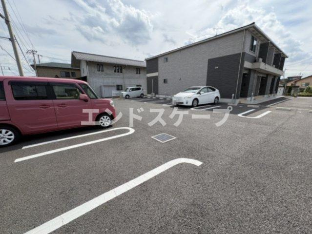 ステラノートの駐車場|高崎、前橋のお部屋探しはエンドスケープまで！お客様の理想お聞かせ下さい♪