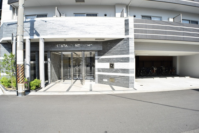 レグゼスタ弁天町のエントランス