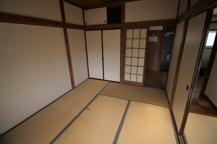ひぐらし荘の和室|和室6畳となっております♪