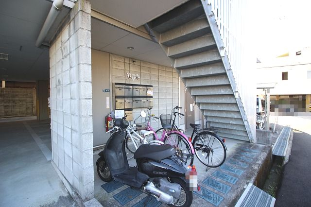 マンションつくし野のエントランス|清潔なエントランスです