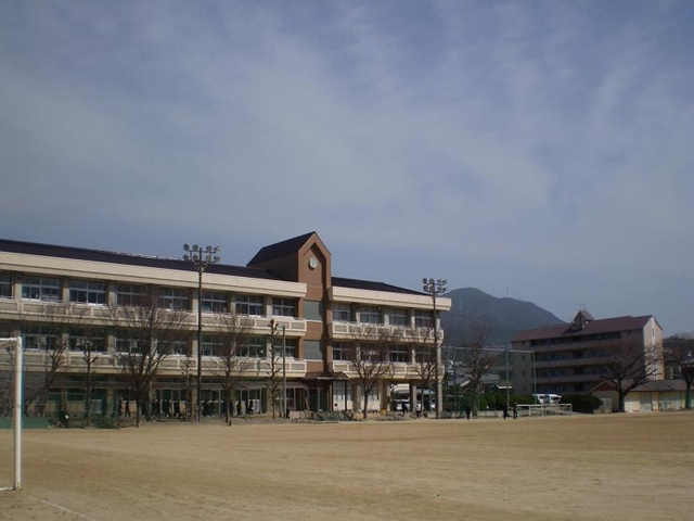 フォレストコートの周辺|周辺施設：川内中学校 1800m