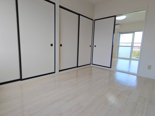 コーポラス西脇　静岡市駿河区西脇の居間・リビング|リビングから繋がる間取りは使い勝手が良いです