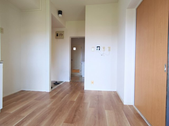 コーポラス西脇　静岡市駿河区西脇のダイニング|床の木目がきれいです！