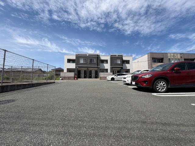 熊本市北区龍田７丁目のアパートの駐車場|外観写真（昼）