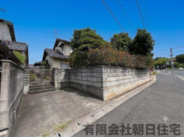 【駐車場】 | 西川津町中古戸建 | 駐車場があるので、車を買う予定の方も安心です