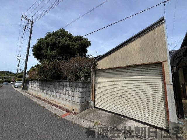 【駐車場】 | 西川津町中古戸建 | 車庫です