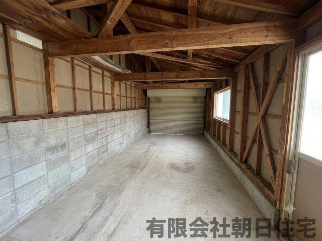 【駐車場】 | 西川津町中古戸建 | 車庫です