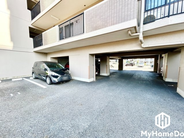 バンベール春日井の駐車場