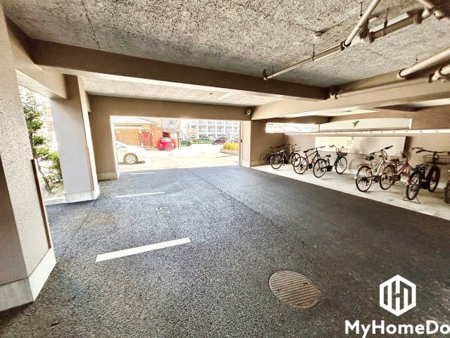 バンベール春日井の駐車場