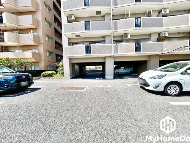バンベール春日井の駐車場