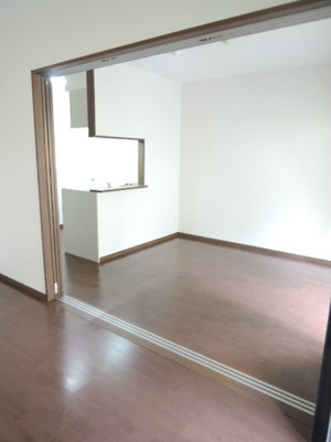 【居間・リビング】 | ドミール新川崎 | 開放感のあるゆったりとしたお部屋です♪