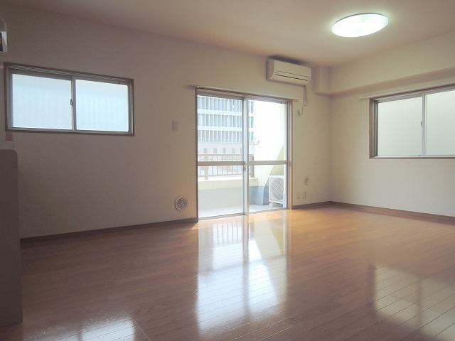 ハイツなかむらの洋室|★明るいフローリングの角部屋です★