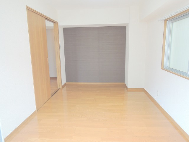 ハイツなかむらの寝室|★寝室にもアクセントクロス★