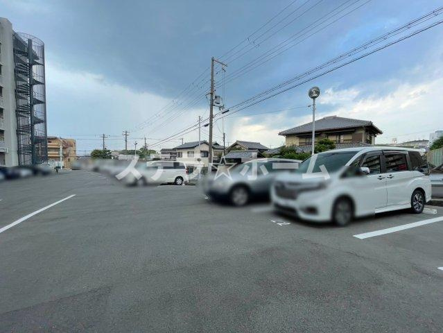 千里泉ケ丘スカイハイツの駐車場|マンションの駐車場です