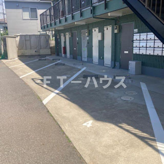 コム・トーコーの駐車場