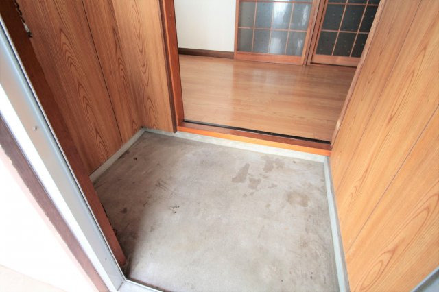 ひぐらし荘の玄関|広々とした玄関です♪