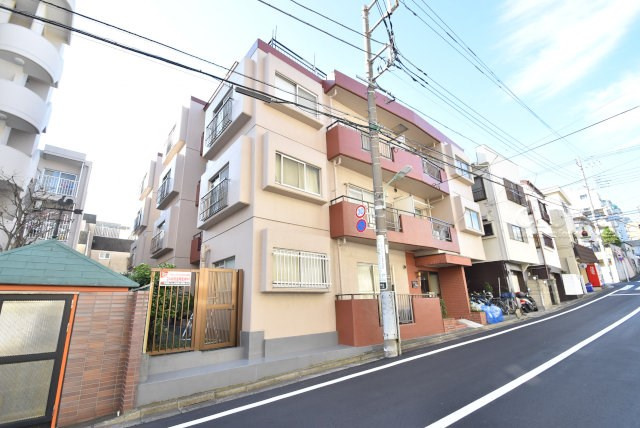 【現況写真】 | ジュネス第2馬込 | 外観と前面道路の様子。～即日のご見学可能～　お問合せはお気軽にどうぞ。