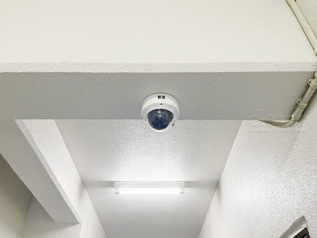 【防犯設備】 | ジュネス第2馬込 | 建物や敷地の隅々に目を光らせる防犯カメラが設置されています。現地を見学される際には、カメラの存在やその台数にも意識を払ってみてください。～即日のご見学可能～　お問合せはお気軽にどうぞ。