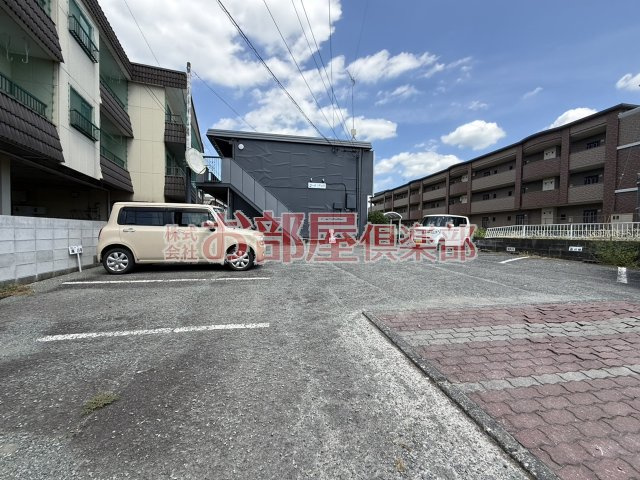 ウッディーハイツの駐車場