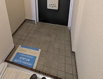 キョーエーマンション末広の玄関