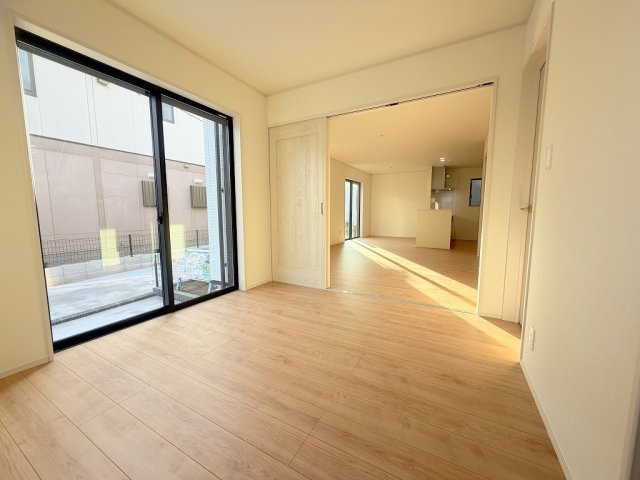 三郷市泉1丁目　新築戸建の洋室|同施工会社の参考写真になります。