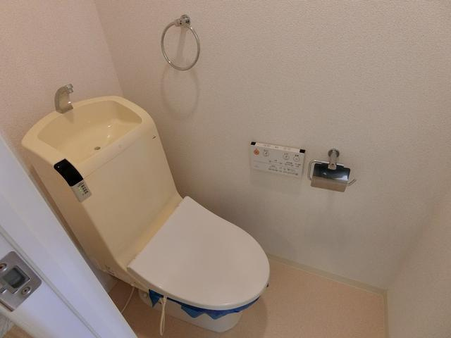ＮＴＰＲレジデンス鷹番のトイレ|ゆったりとした空間のトイレです