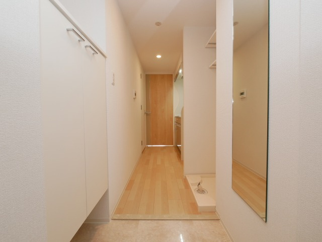 SERENiTE本町refletの玄関