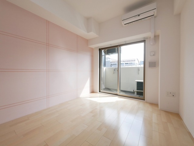 SERENiTE本町refletの居間・リビング