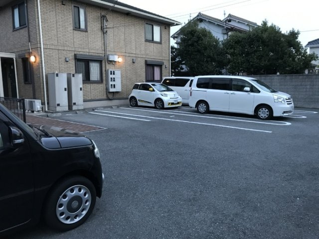 加古郡播磨町上野添３丁目のハイツの駐車場