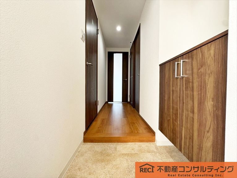 ニューライフ岡本の玄関