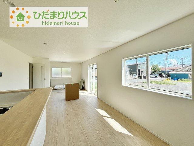 【居間・リビング】 | 下妻市下妻丁第4　新築戸建　2号棟 | お子様が元気に遊べる広々としたリビングです！