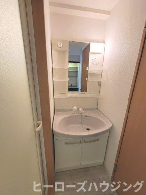 【洗面所】 | ラピス | ※同タイプの写真となり、実際のお部屋とは異なる場合があります