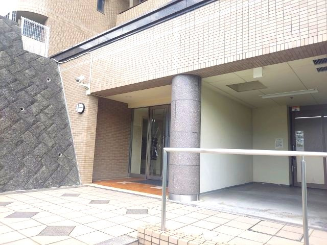 ジオ宝塚御殿山のエントランス