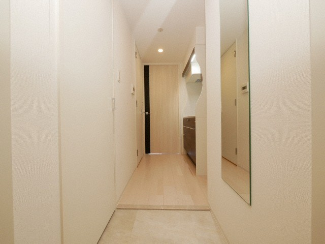 SERENiTE本町refletの玄関