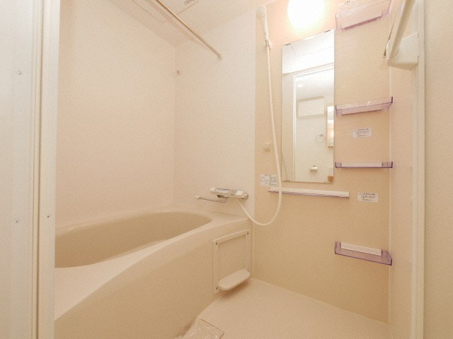 SERENiTE本町refletの浴室