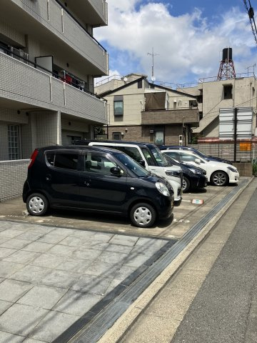 ブランネージュ多摩川の駐車場