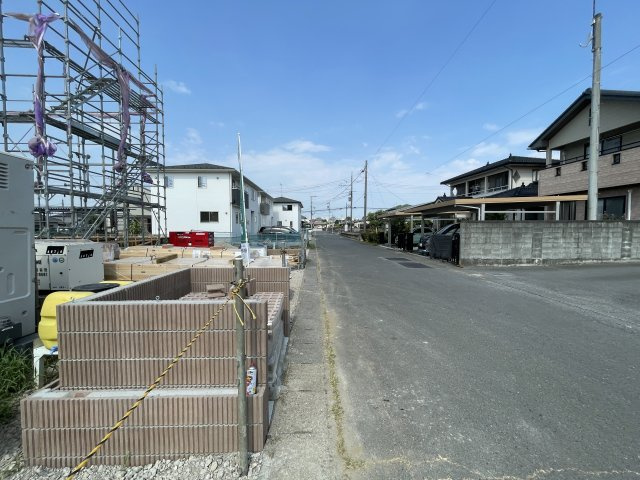 新築戸建・新築建売　大泉町仙石1丁目　南小学校・南中学校の前面道路含む現地写真