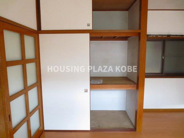 須磨寺町３丁目貸家の収納