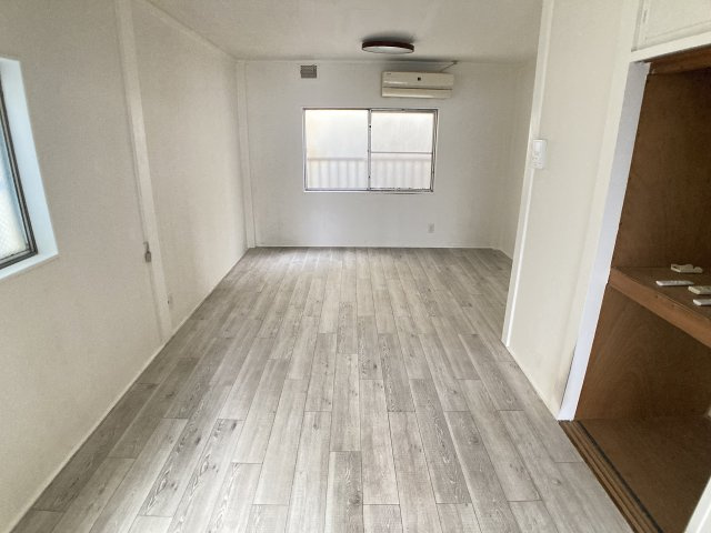 マンションはづきの居間・リビング|元々2部屋有ったお部屋をぶち抜いて広々使えます