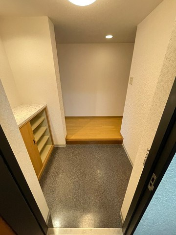 夙川安井町パークハイムの玄関