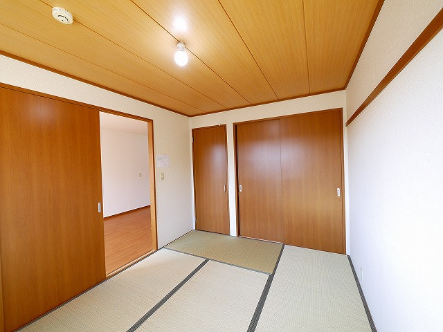 シェーヌ東生駒の和室|日本らしい落ち着いた雰囲気の和室です