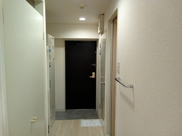 フジマンション末広の玄関