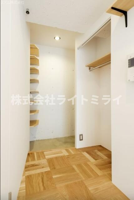 日神パレス新大塚の玄関