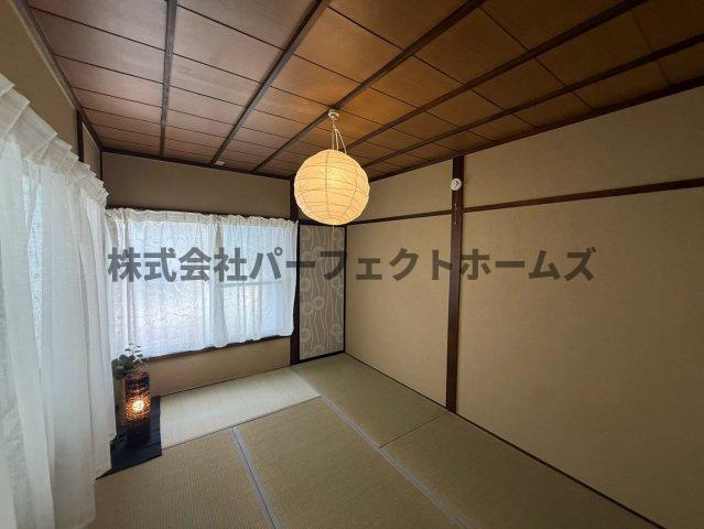 点野4丁目テラスハウス　賃貸の和室|落ち着いた雰囲気の和室付きです